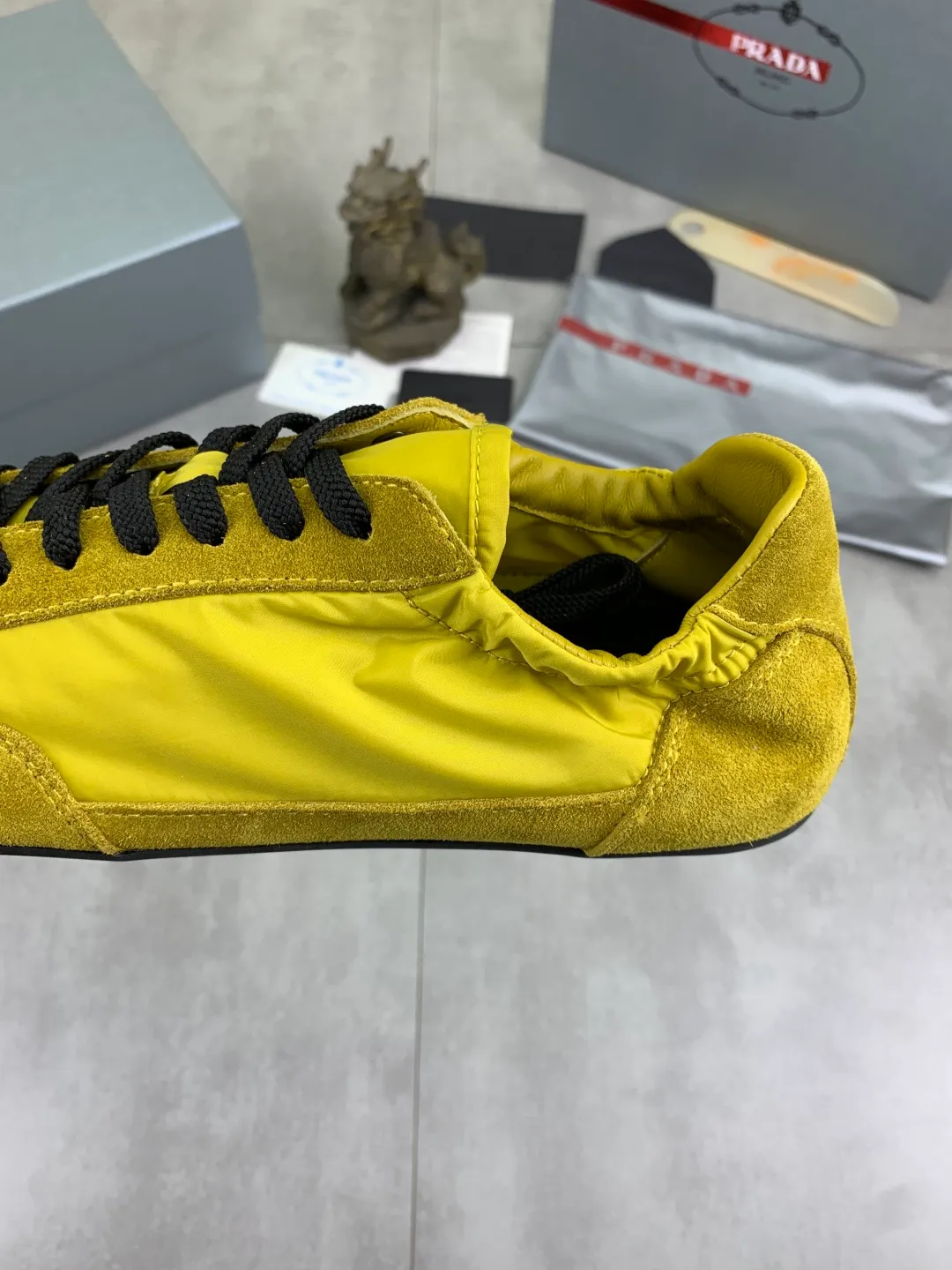 Men's shoes 💰P500💰【New style】hot style is on the official website, 🆘 Trendy brand (Prada) mainly promotes hot style, avant-garde and versatile fashion men's shoes private version mold opening, cowhide surface splicing 1:1 replica... fashionable and simple, original imported cowhide lining cowhide feet; the atmosphere and personality are more fashionable, eye-catching and pursuing class. It will subvert the old idea and be a must-have for fashion trendsetters with you! Must keep it for yourself! Tall and comfortable, large and low, high-end quality workmanship. Size: 38-44; 6️⃣colors available.